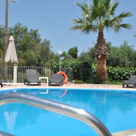 Palmyra Studios Kavos Luaran gambar