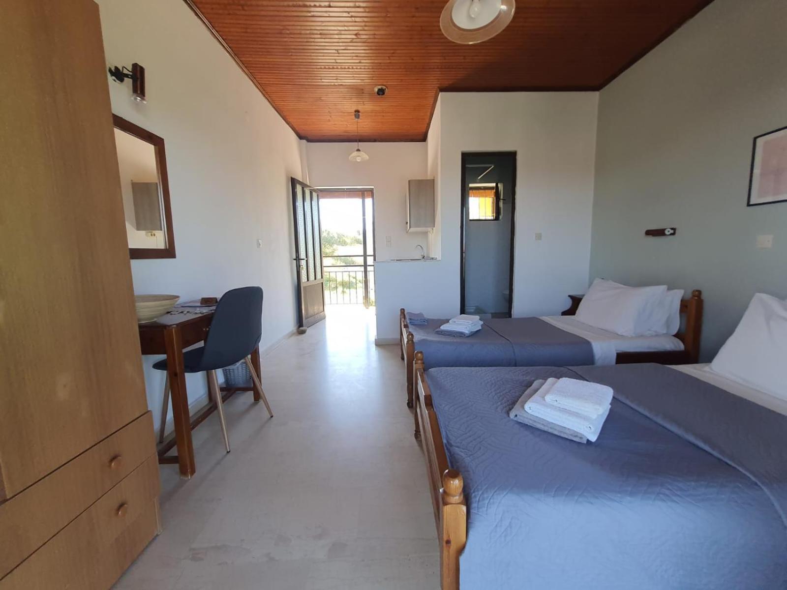 Palmyra Studios Kavos Luaran gambar