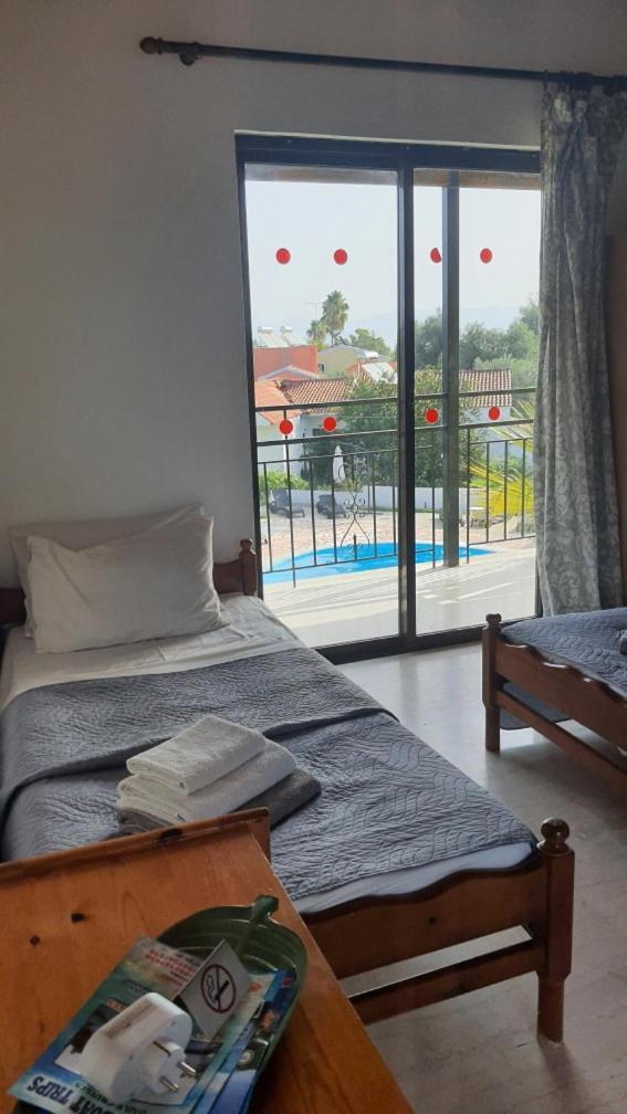 Palmyra Studios Kavos Luaran gambar