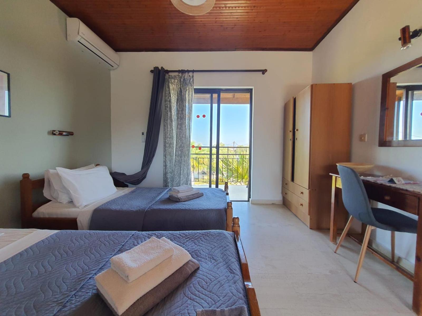 Palmyra Studios Kavos Luaran gambar
